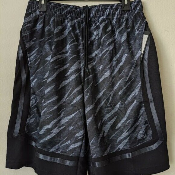 New Mens Basketball Shorts by And1.**Elastic Waist Size M. - Picture 2 of 7